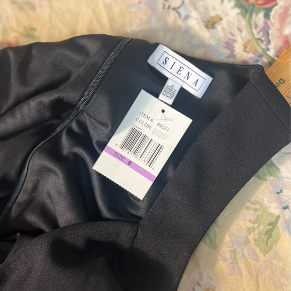 Elegant Black Sleeveless Mini Dress - Picture 9 of 12